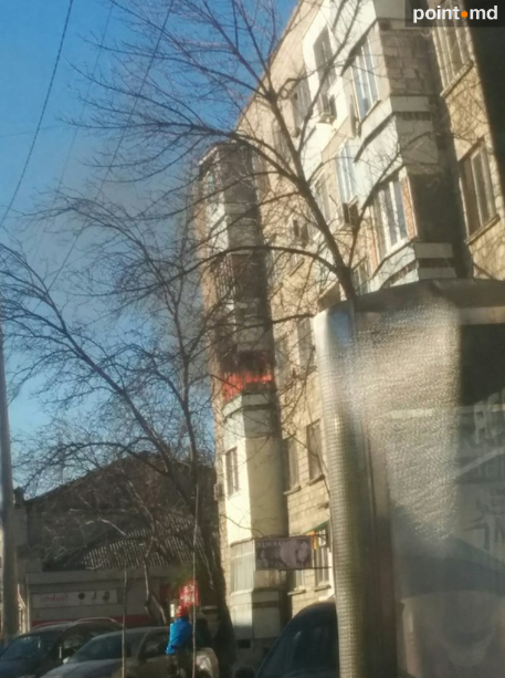 В центре Кишинева вспыхнул пожар в пятиэтажном доме