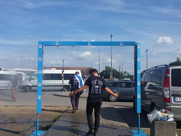 Соцсети осудили души у входа в концлагерь Аушвиц