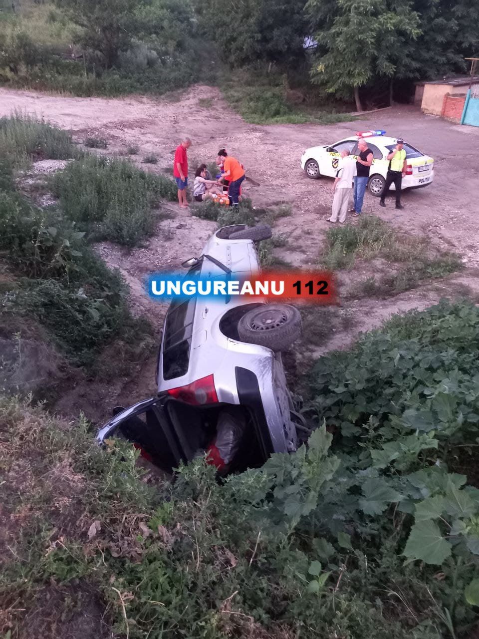 В Новых Аненах автомобиль перевернулся в овраг: пострадала пассажирка