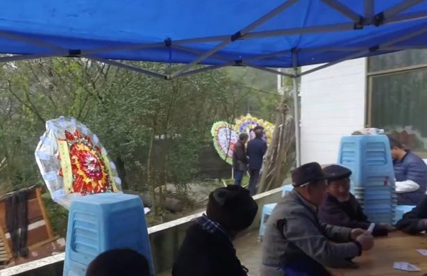 Пожилой китаец проснулся на собственных похоронах