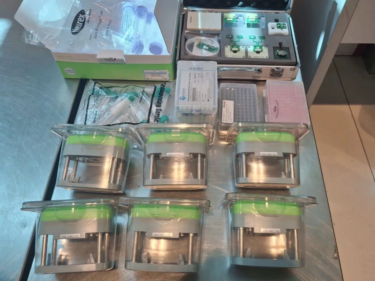 Echipamente medicale nedeclarate, confiscate la Aeroportul din Chișinău