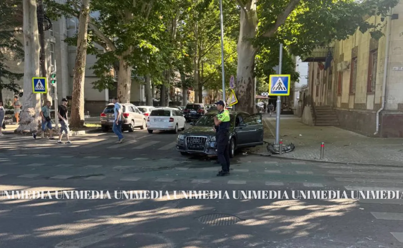 В центре Кишинева произошло ДТП: водитель и пассажир доставлены в больницу