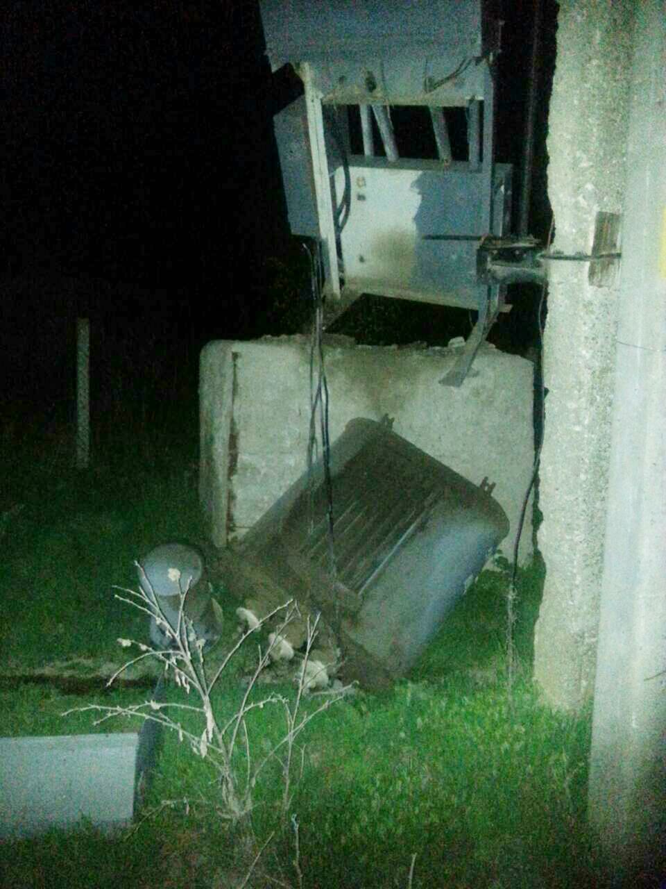 Пьяная женщина-водитель с двумя детьми в машине оставила полсела без электричества