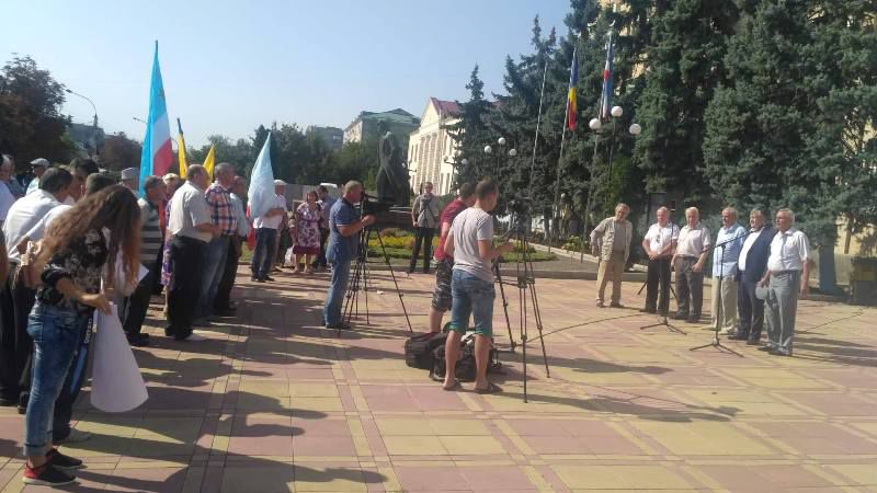В Комрате проходит митинг против отмены Законов «О патенте» и «О налоговом свидетельстве»