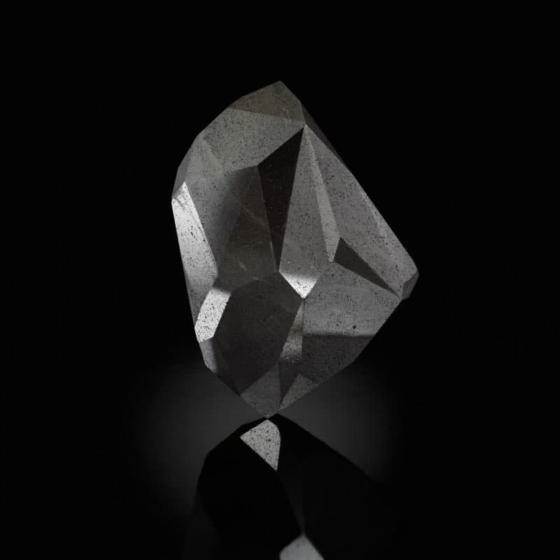 Дом Sotheby's продал самый большой черный алмаз в мире за криптовалюту