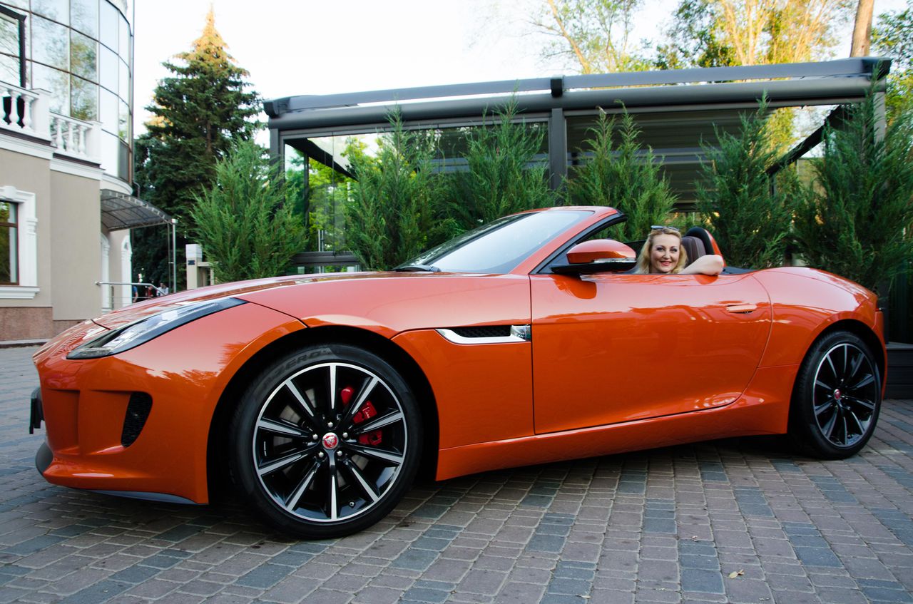 O seară ideală la Chișinău: Jazz, vin și mașini de lux ®