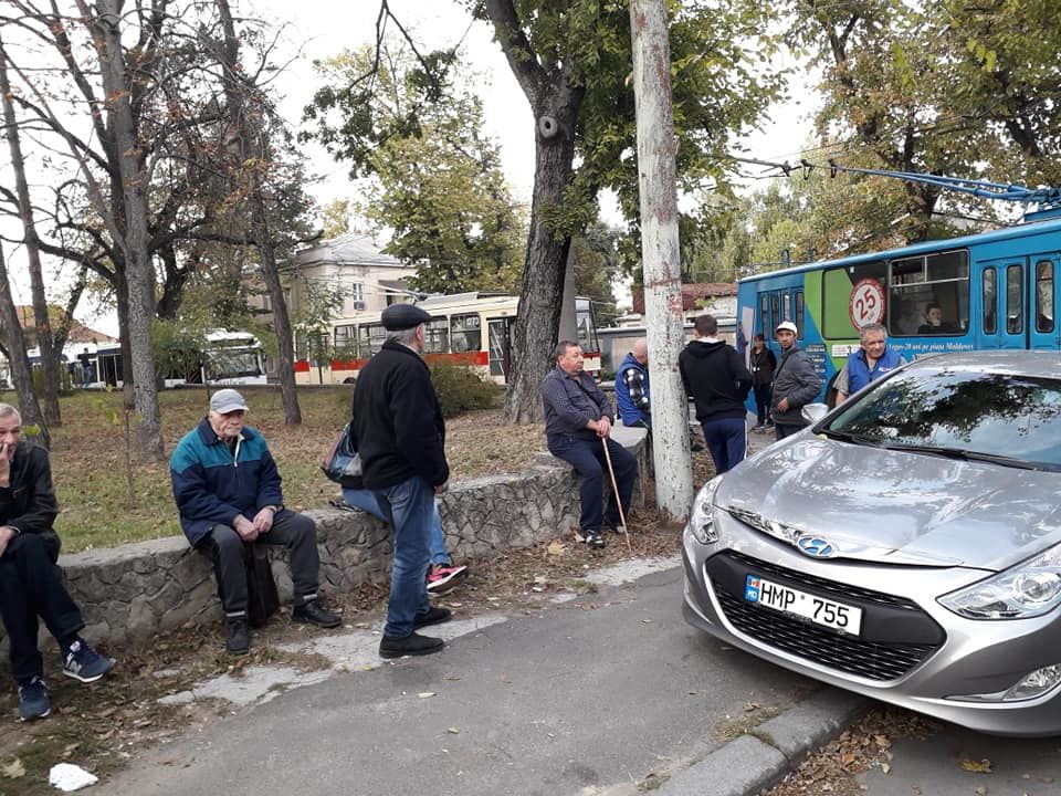 Водитель парализовал движение общественного транспорта в Кишиневе