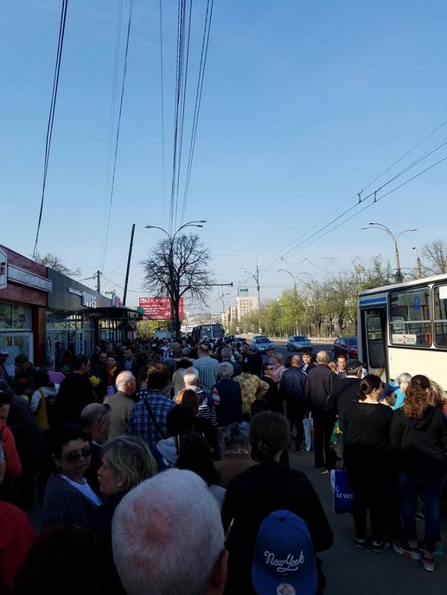 Радоница в Кишиневе: очередь на автобусы, нехватка парковочных мест и пробки