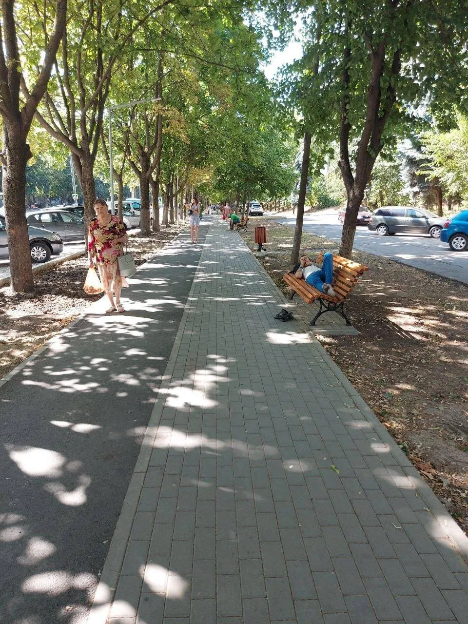 На Буюканах продолжается благоустройство и обновление тротуаров