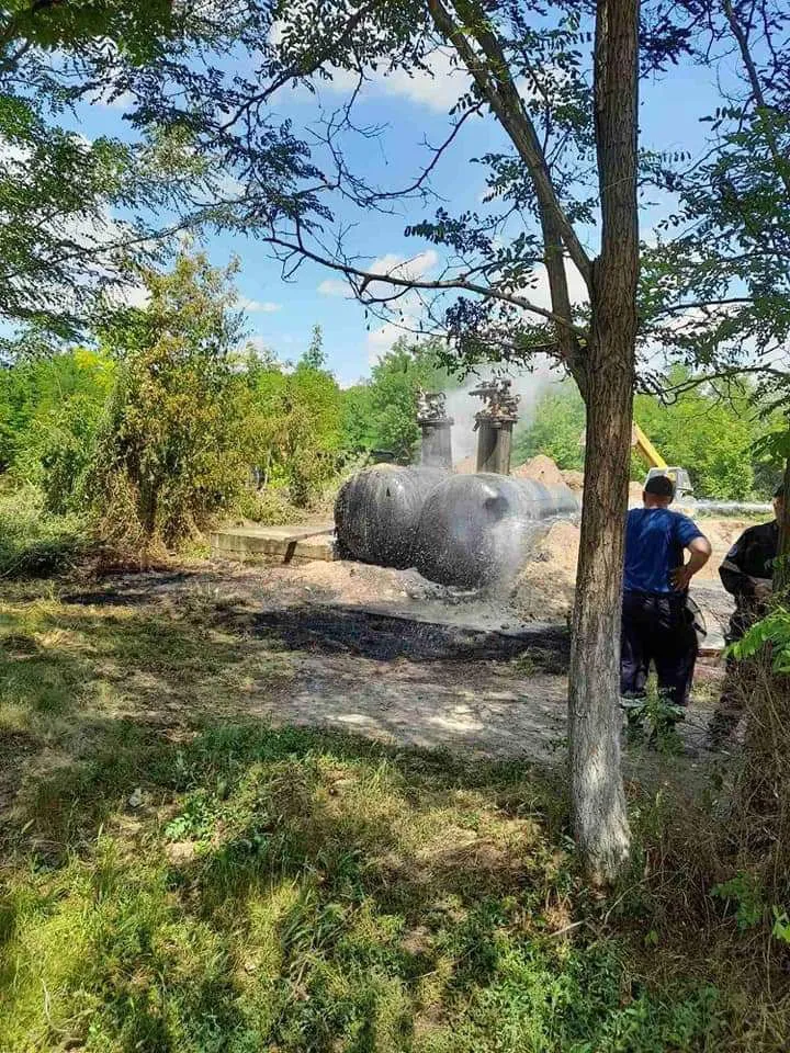 На КПП "Скулень" произошел пожар: сгорели два резервуара для газа