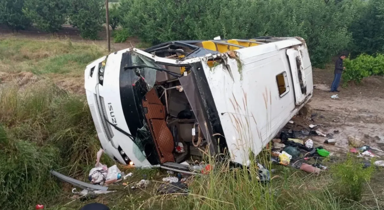 Пять человек погибли и 25 пострадали в ДТП с туристическим автобусом в Турции