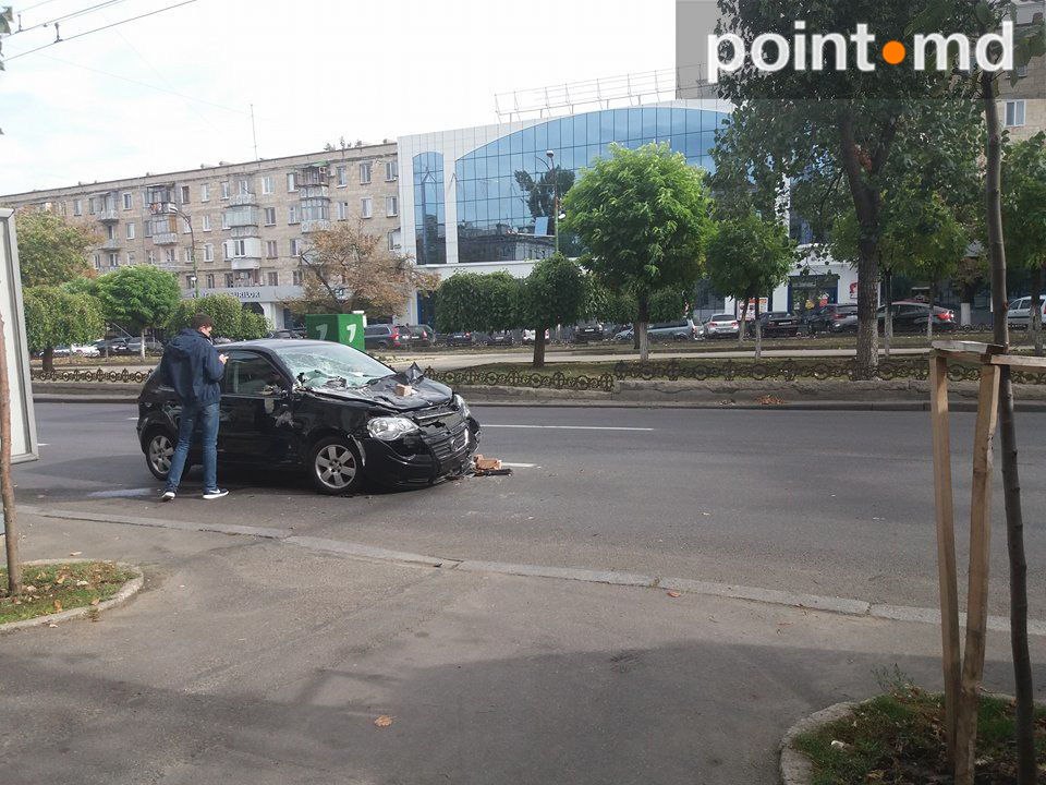 Maşina din Capitală care atrage atenţia tuturor trecătorilor