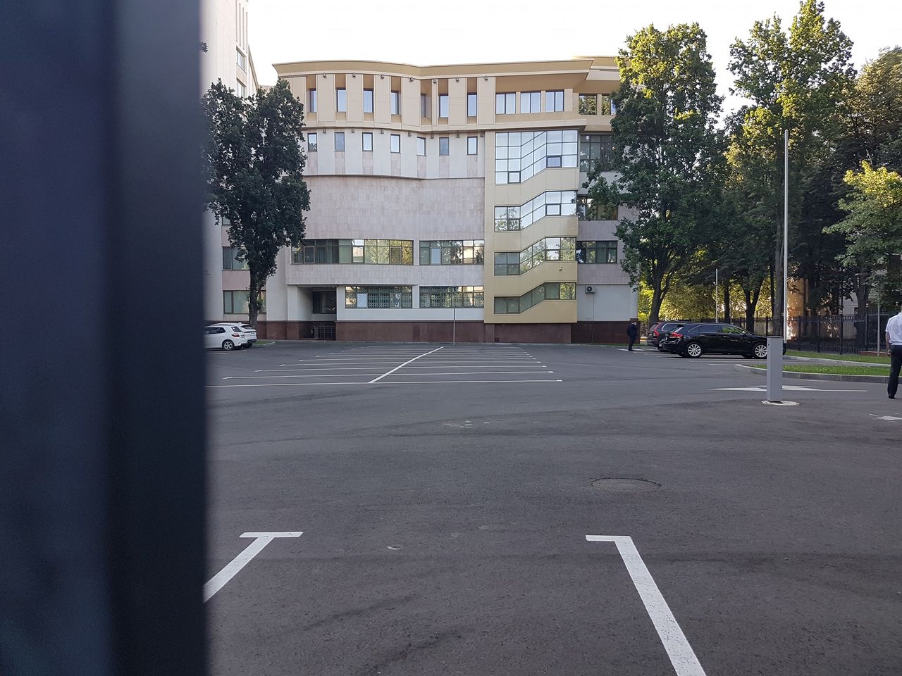 Алайба: Машина Гацкана за ночь исчезла с парковки парламента