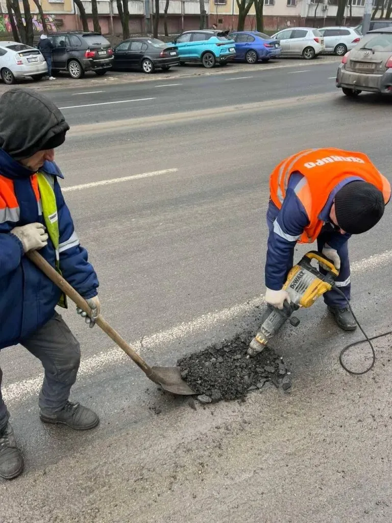 Кишинёвские власти начали ремонт дорог после зимней непогоды