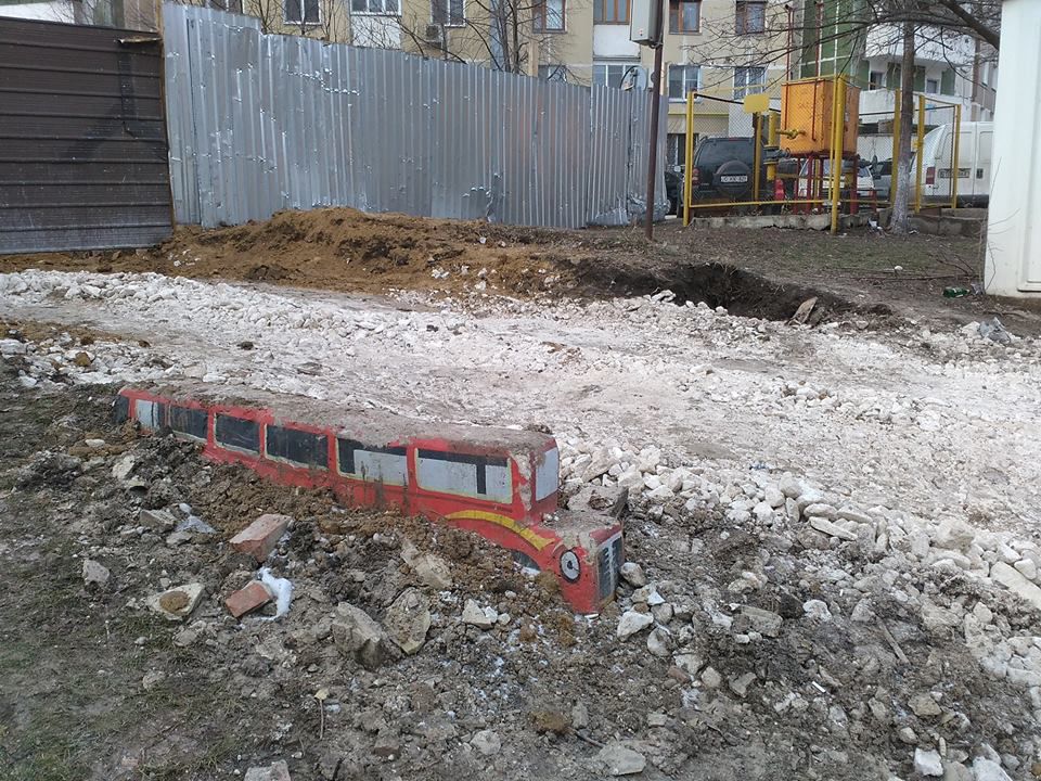 Chisinau is ME: Micul autobuz roșu din Capitală a fost distrus