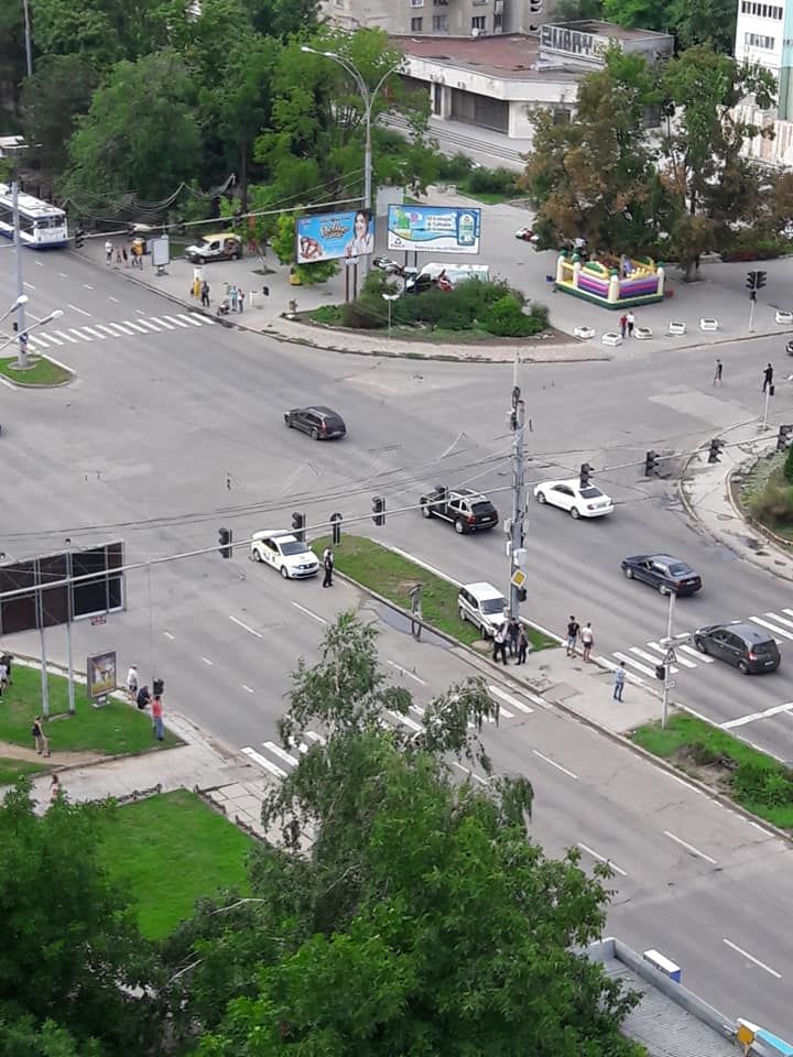 ДТП на Ботанике: Водитель не справился с управлением и врезался в столб