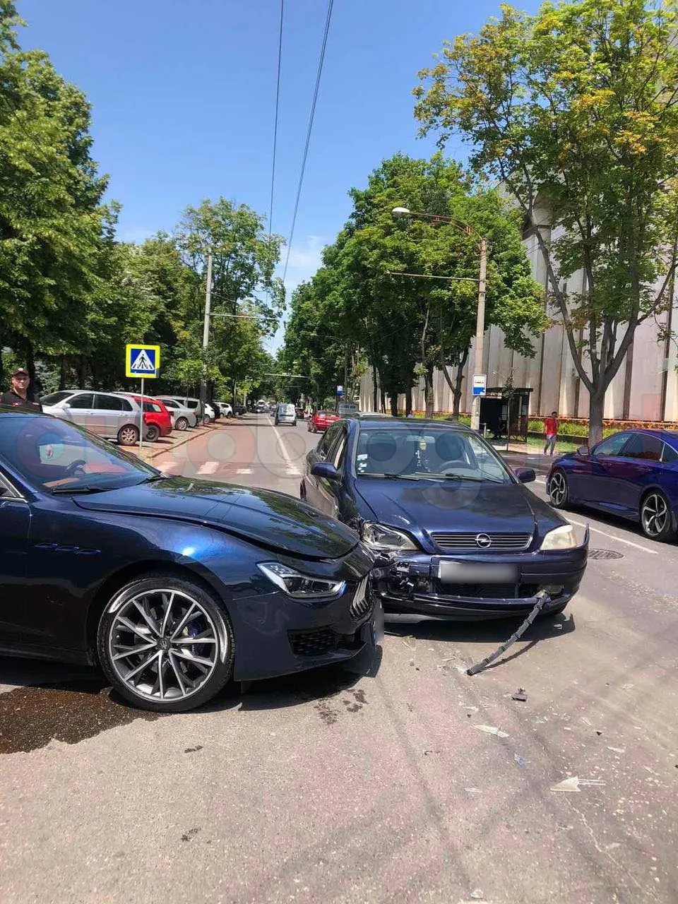 В центре Кишинева столкнулись Maserati и Opel