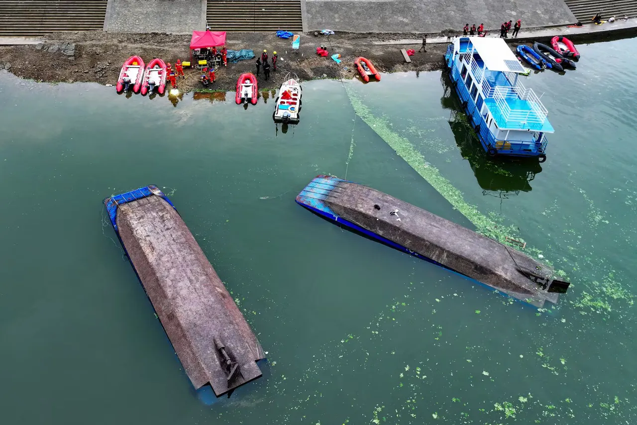 Mai multe bărci turistice s-au răsturnat în China: 10 morți și peste 70 de răniți