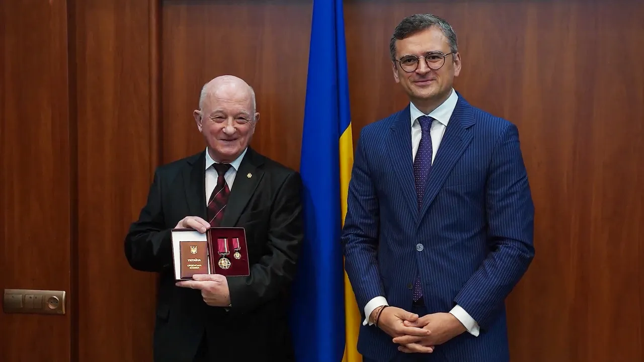 Депутат PAS Оазу Нантой награжден украинским орденом "За заслуги"