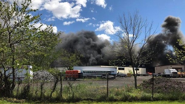 Un avion s-a prăbușit la aterizarea pe aeroportul din New Jersey
