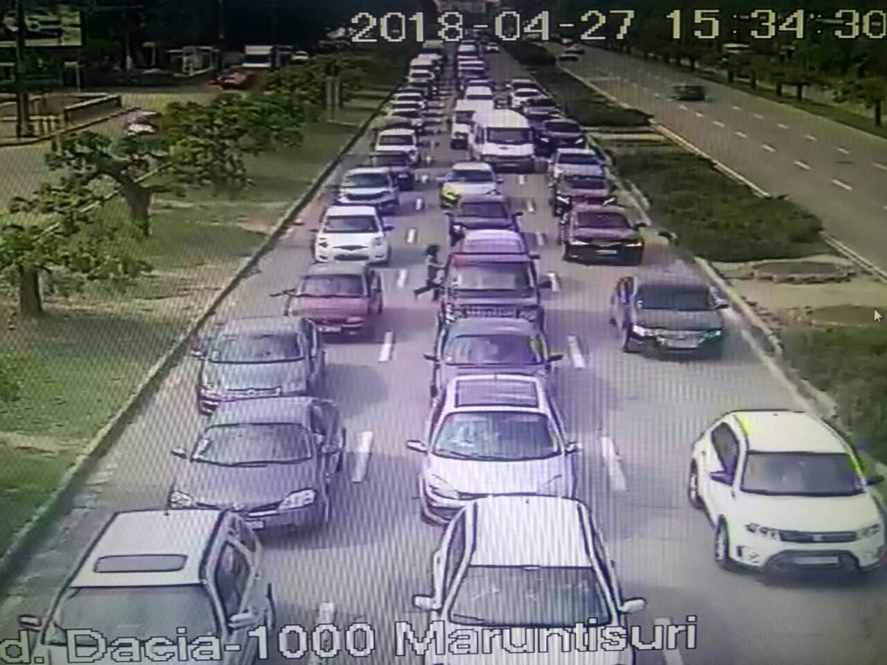 На проспекте Дачия образовались большие пробки