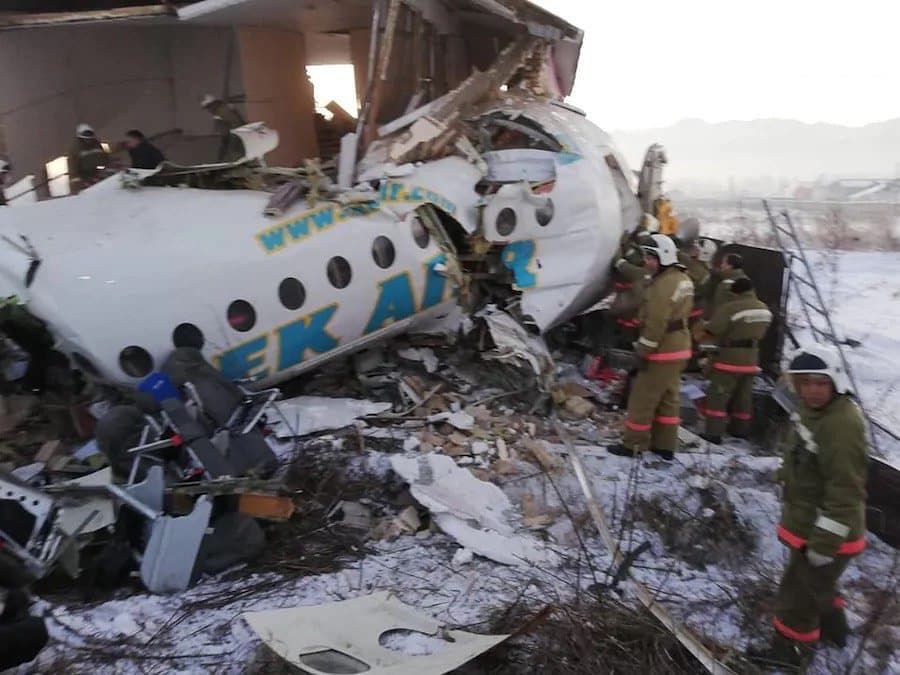 В Казахстане разбился самолёт с 95 пассажирами на борту