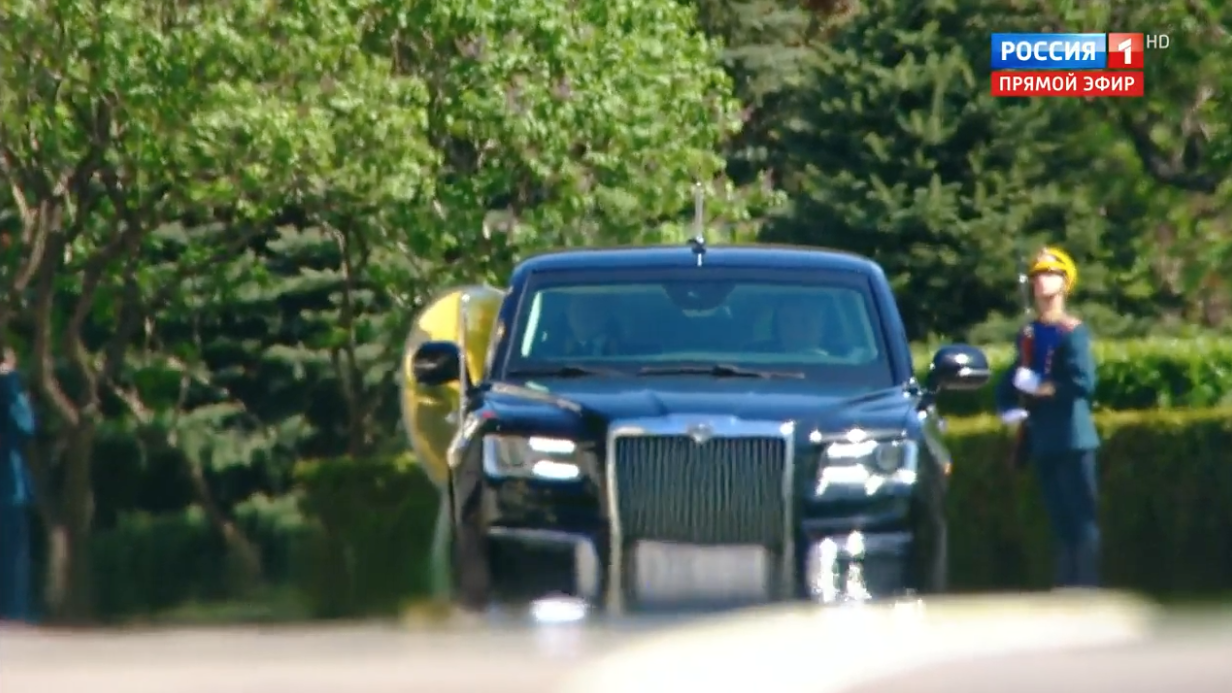 Путин прибыл на инаугурацию на новом автомобиле из проекта «Кортеж»