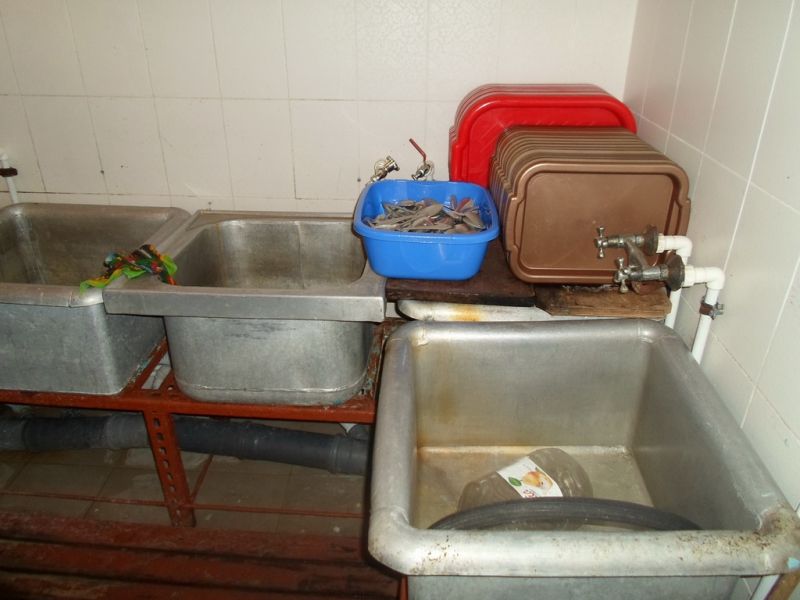 В Штефан-Водэ проверки в магазинах выявили многочисленные нарушения