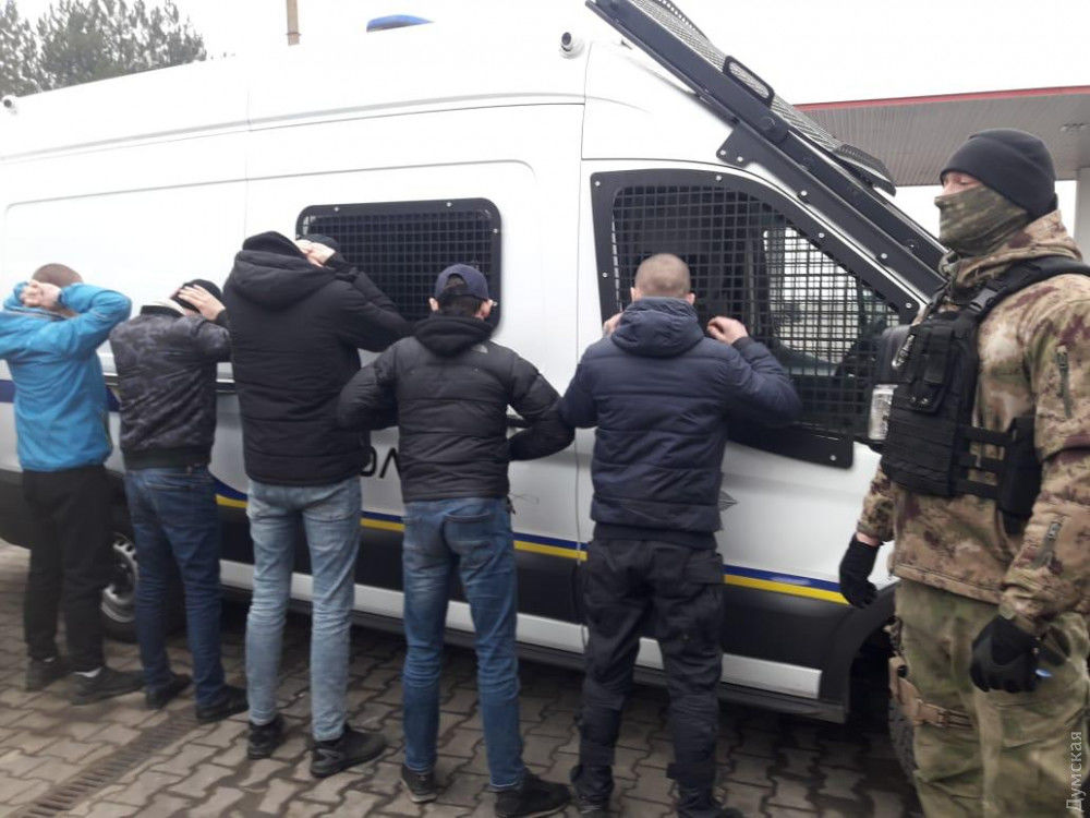 Полиция Украины останавливает автобусы при въезде в Одессу — ищут вооруженных людей