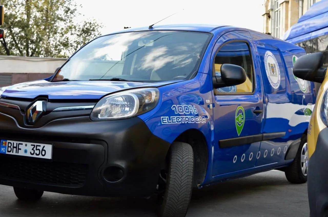 Управление электротранспорта закупило 4 электромобиля модели Renault Kangoo Z.E