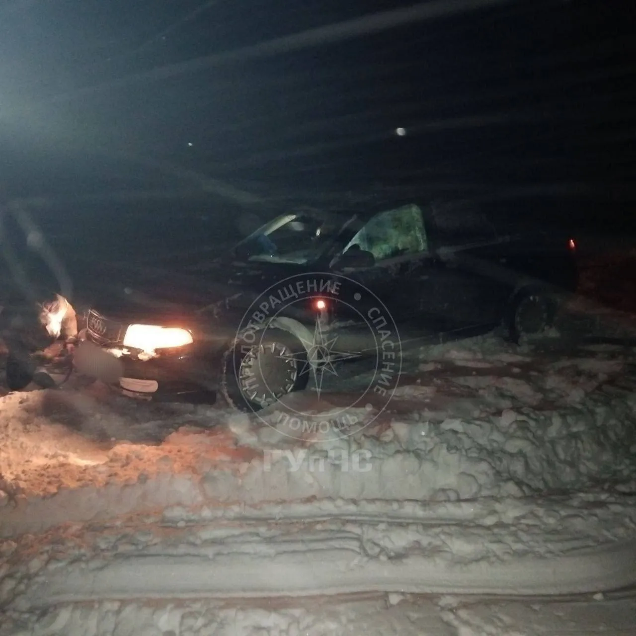 В Григориопольском районе семья с младенцем час провела в застрявшей в снегу машине