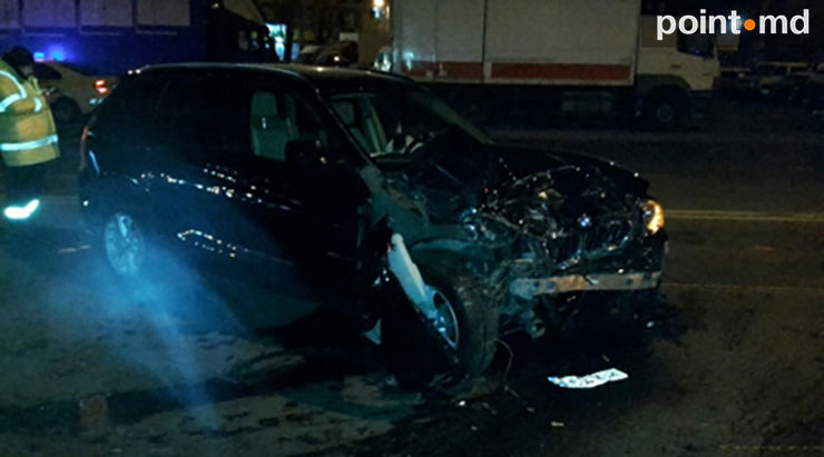 Nu a acordat prioritate unui alt automobil. Un taximetrist, la spital