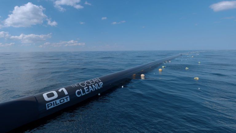 Un proiect controversat promite să elimine deșeurile de plastic din oceane
