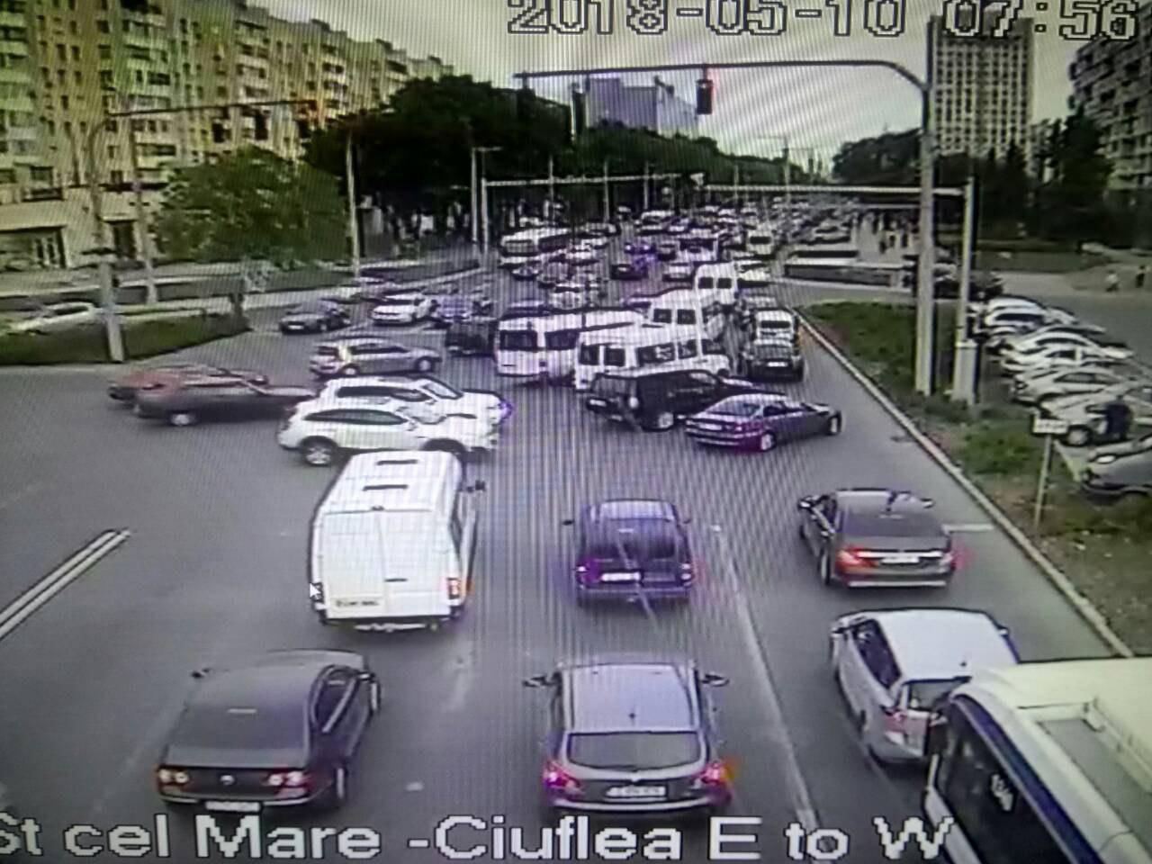 Служба InfoTrafic сообщила о пробках в столице