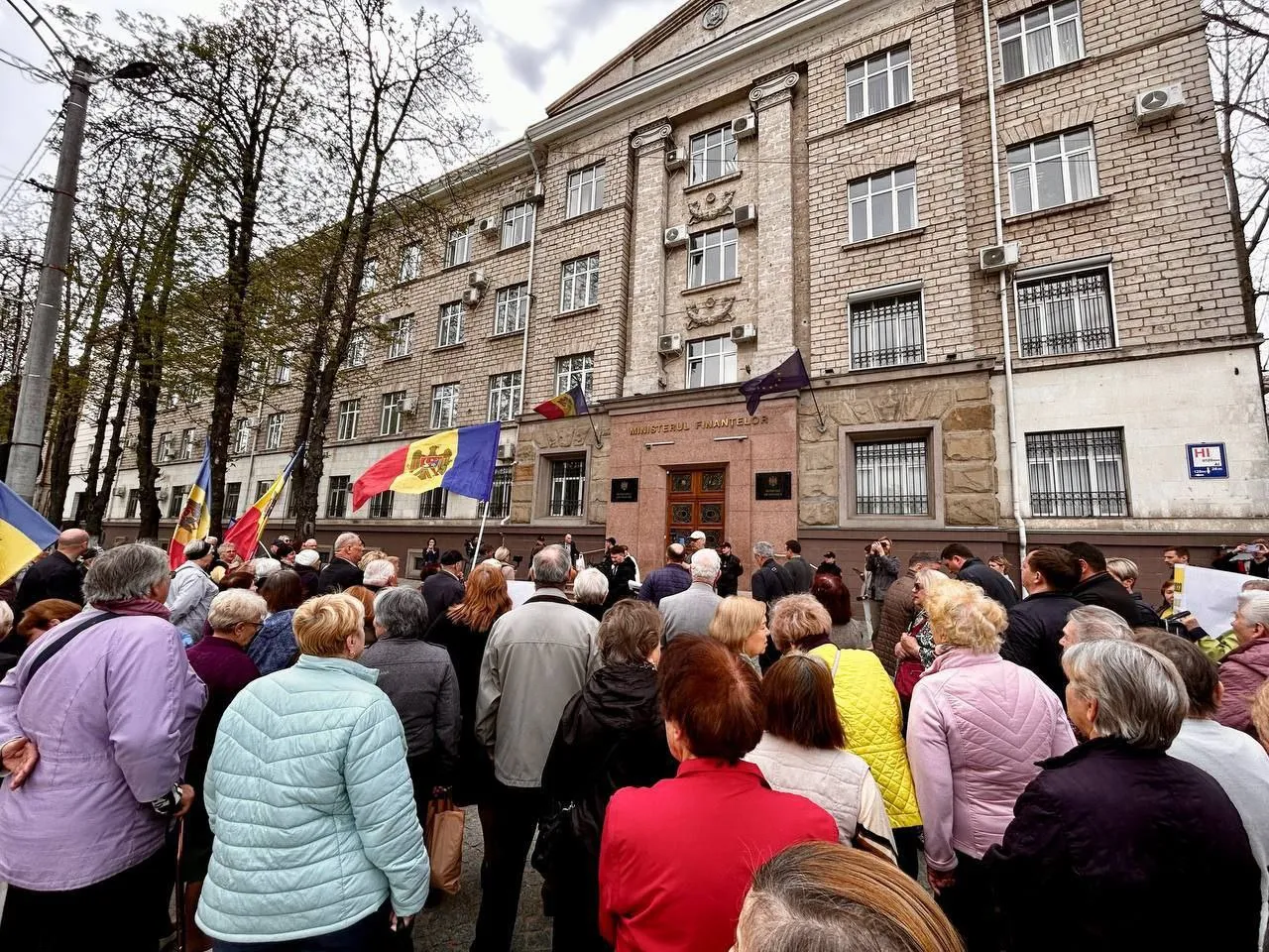 БКС протестует у минфина: Это правительство ежедневно делает людей беднее
