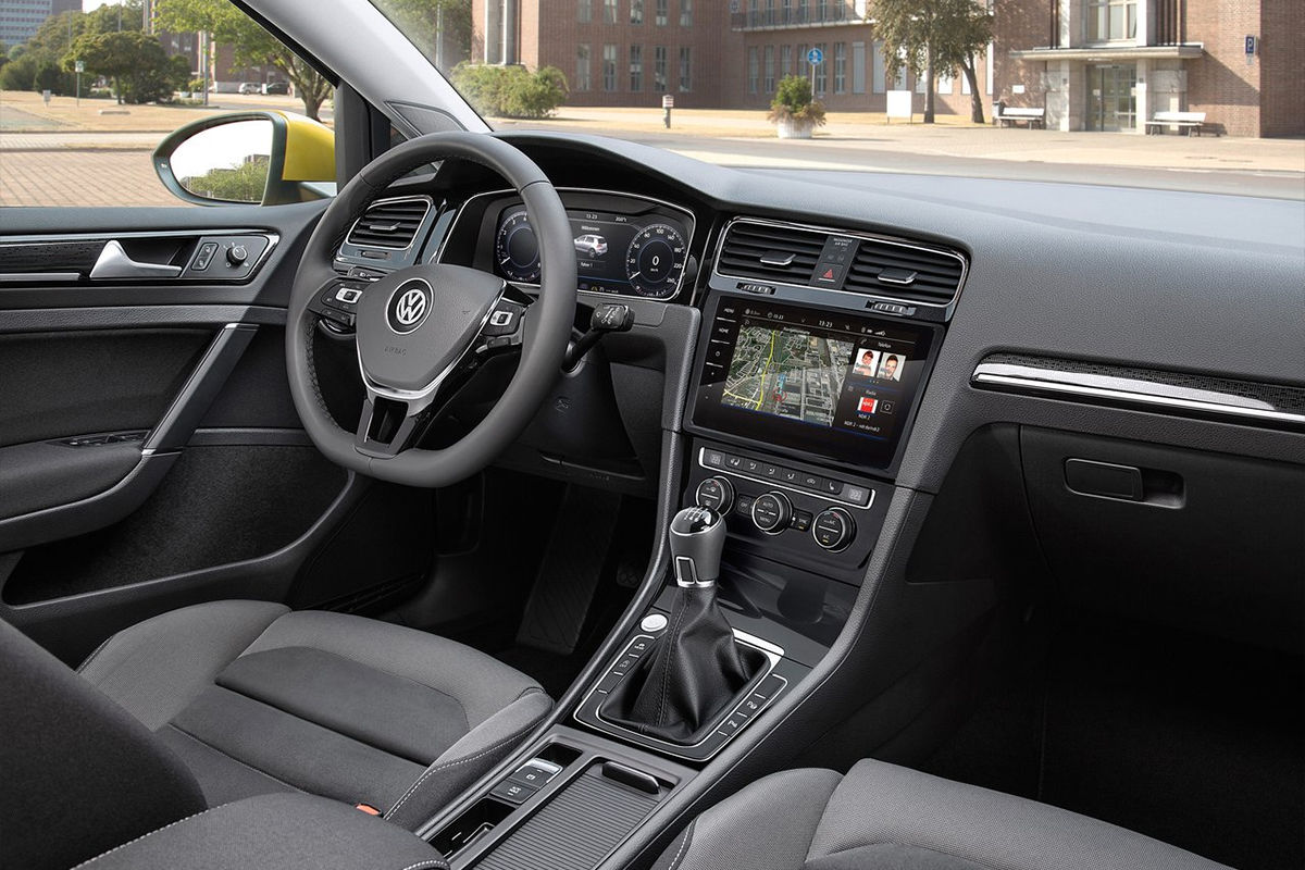 Volkswagen представил обновленный Golf