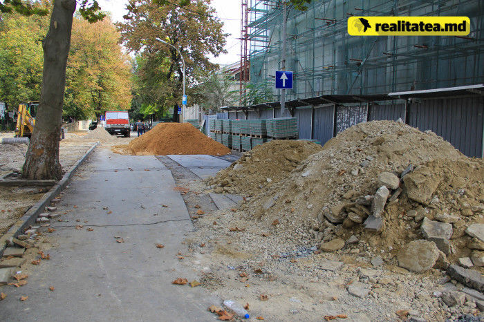 Тротуары в центре Кишинева начинают "возвращаться к жизни"