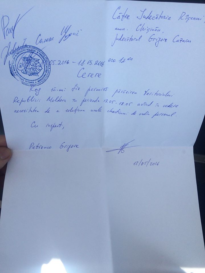 Появилось видео задержания Петренко в аэропорту Кишинева