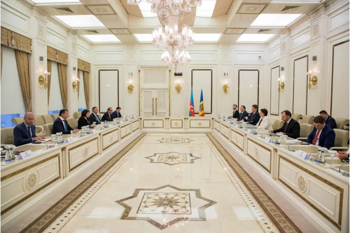 Премьер - главе парламента Азербайджана: Я рада быть здесь, рядом с друзьями