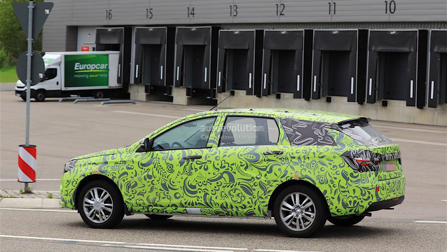 Фотошпионы поймали в Германии универсал Lada Vesta
