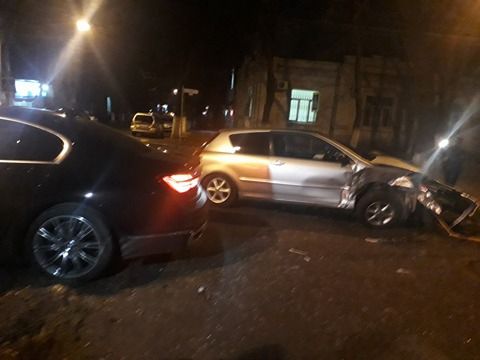 Автоледи попала в больницу после ДТП с BMW в центре столицы