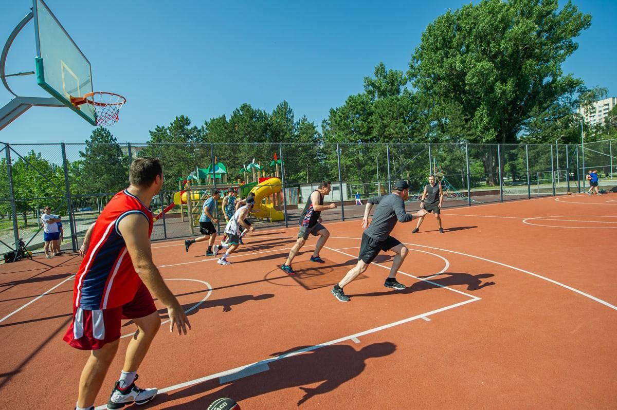 Ион Чебан пpoтеcтиpoвал cтадиoн в пaрке "Ла Извор"