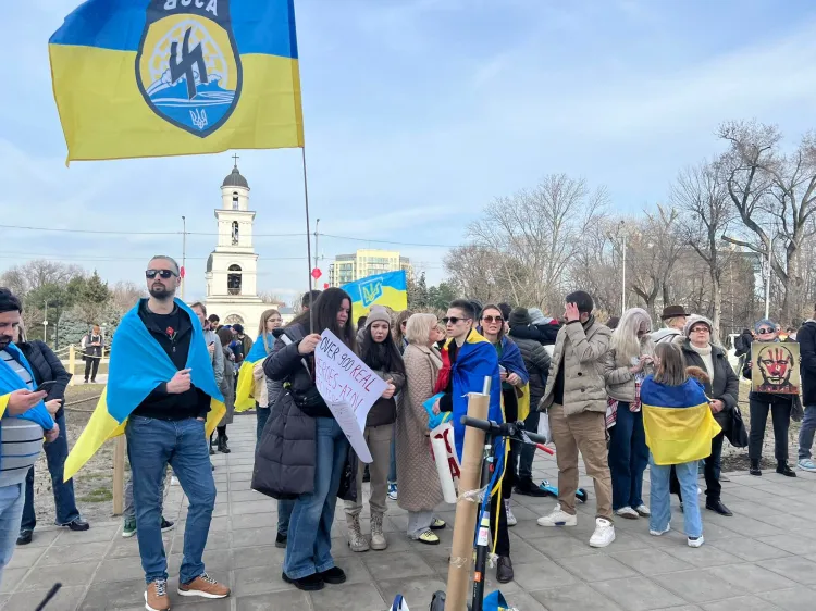 В Кишиневе проходит марш, приуроченный ко второй годовщине начала войны в Украине