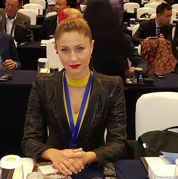 Cea mai tânără primăriță din România: „Am părul roz, tatuaj și vorbesc colorat”