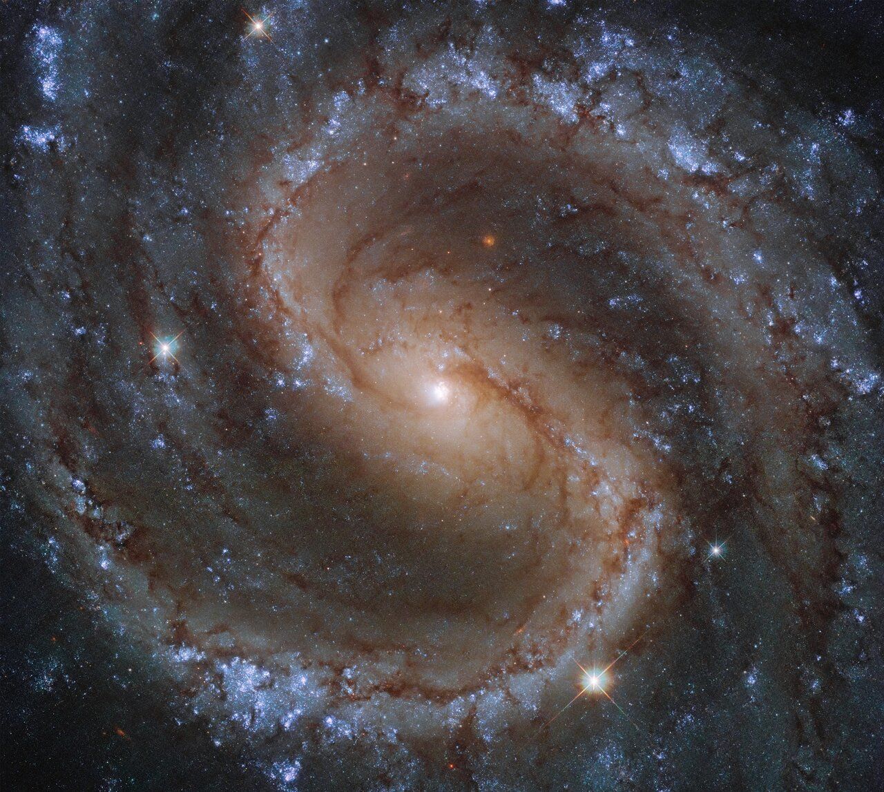 Телескоп Hubble сделал потрясающее фото "затерянной галактики"