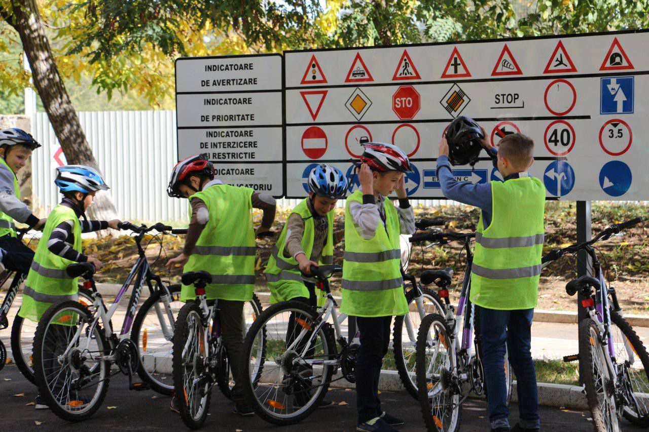 Copilul tău are o bicicletă? Sfaturi importante pentru el