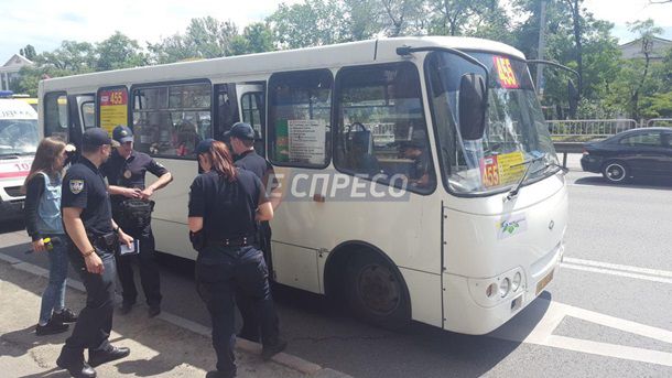 В киевской маршрутке произошел взрыв, есть раненые