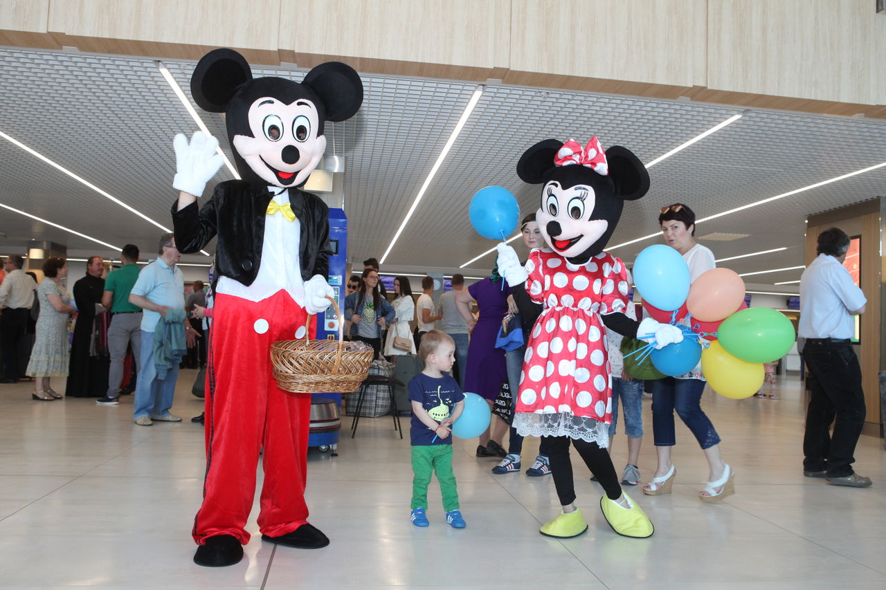 Pentru prima dată la Aeroportul Chișinău a fost inaugurat ghișeul “Family Lane” pentru trecerea rapidă a familiilor!