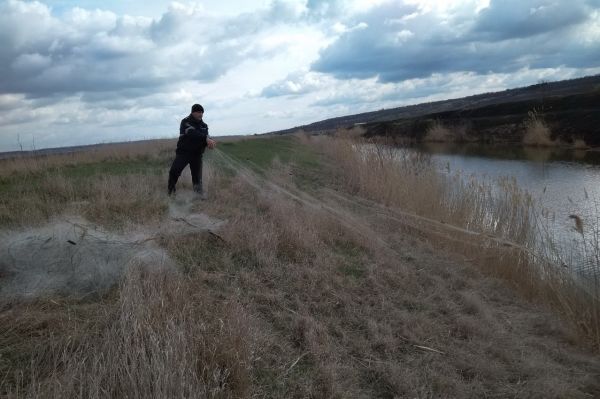 Из реки Ялпуг полиция достала около километра рыболовных сетей