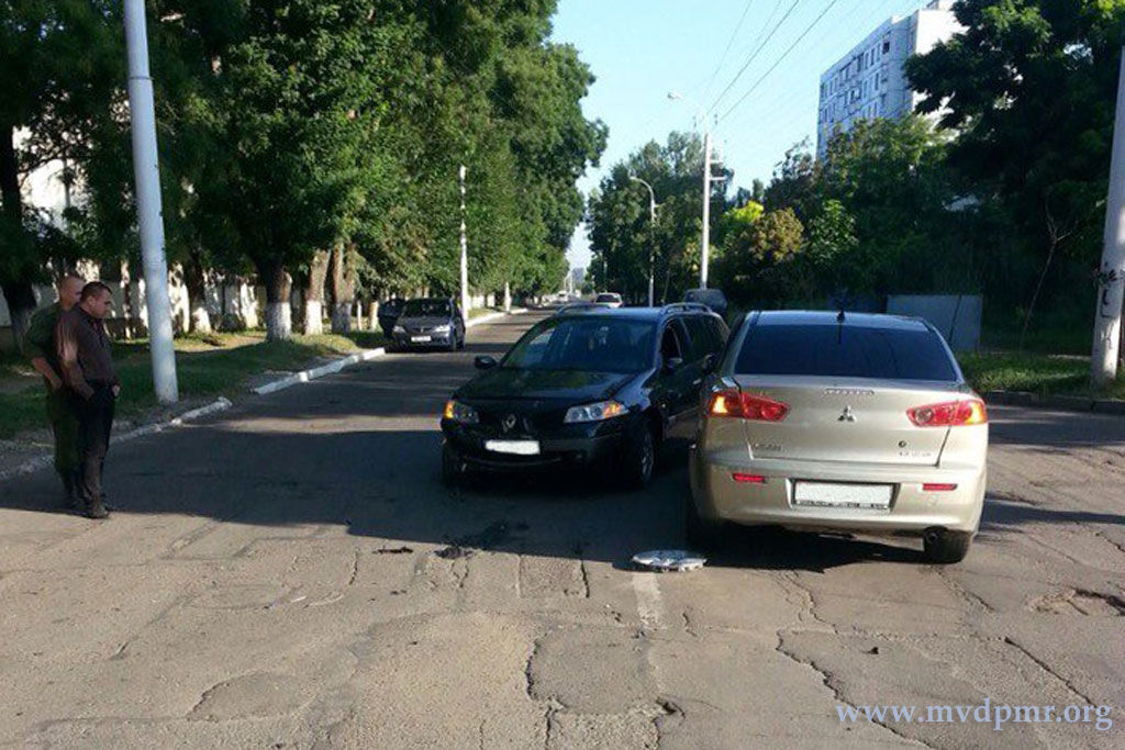 В результате аварии в Бендерах один из водителей получил перелом ребра